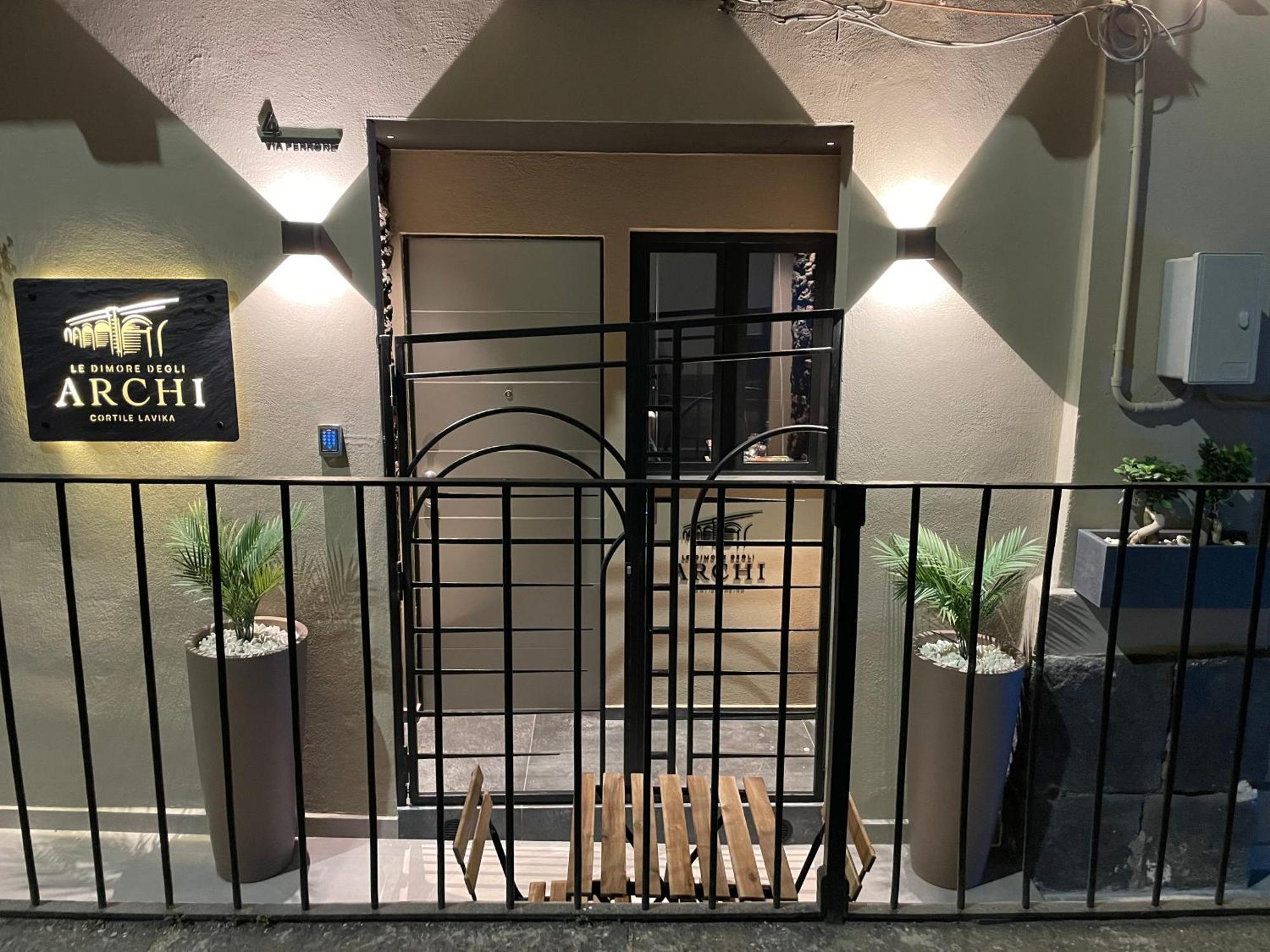 Le Dimore Degli Archi Rooms & Suite คาตาเนีย ภายนอก รูปภาพ